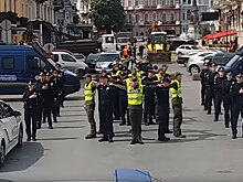 Одесских полицейских высмеяли за акцию с гигантской «неприличной» вышиванкой