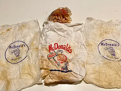 Американец нашел в стене еду 60-летней давности из Макдоналдса