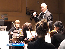 В Славске полным аншлагом встретили уличные мелодии в смокингах