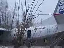 Самолет выехал за пределы взлетной полосы и врезался в кусты под Хабаровском