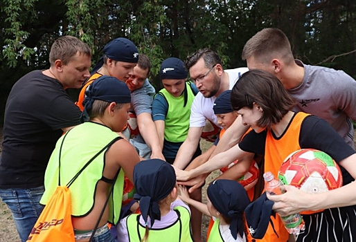 В Омске для детей, приехавших из Донбасса, «Единая Россия» устроила праздник футбола