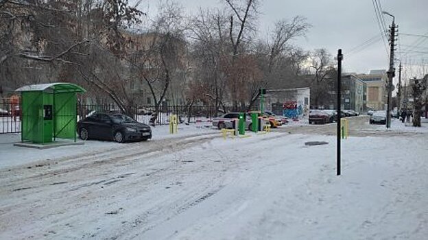 На улице Куприна появилось оборудование для платной парковки