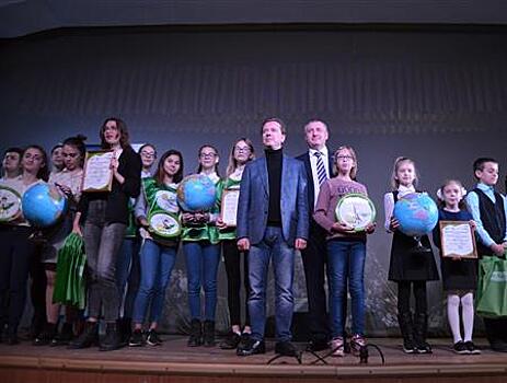 Депутат госдумы Владимир Бурматов наградил самарских детей за экологическую сознательность