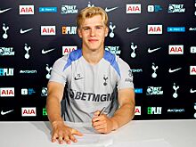 «Тоттенхэм» продлил контракт с 19-летним полузащитником Бергваллем