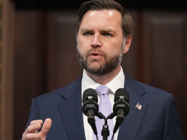 Вэнс заявил, что США пытаются вести продуктивные переговоры с Ираном
