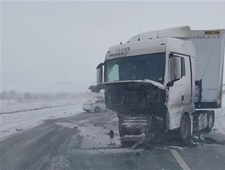 В Самарской области выехавшая на встречку фура отправила в больницу водителя Mazda