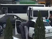 В центре Краснодара в автомобиле такси обнаружили мертвого водителя