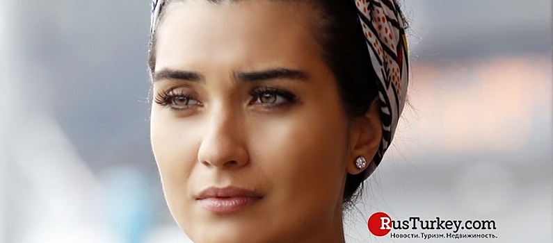 Туба Бююкюстюн показала подросших дочерей