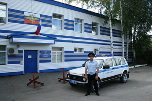 В Томской области участковый уполномоченный полиции спас шестерых человек из горящего дома