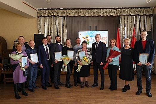 Глава Дзержинского поздравил работников ЖКХ с профессиональным праздником