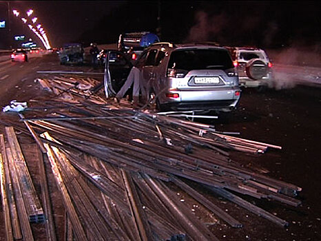 Легковушка влетела в «Газель» на МКАД, есть пострадавший