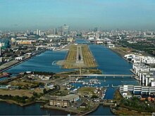 Из-за найденной в Темзе бомбы закрыли аэропорт Лондона