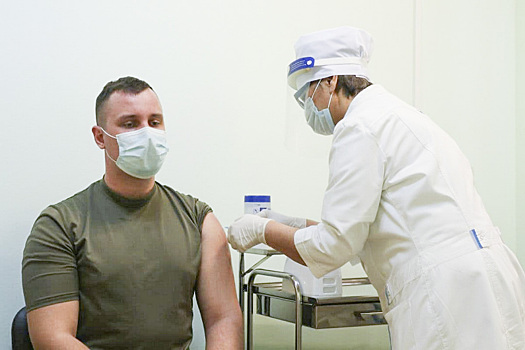 За рубежом на военных базах ЦВО завершилась вакцинация российских военнослужащих от коронавируса