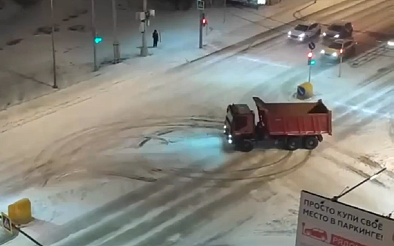 Полиция поймала водителя, устроившего дрифт на КАМАЗе (видео)