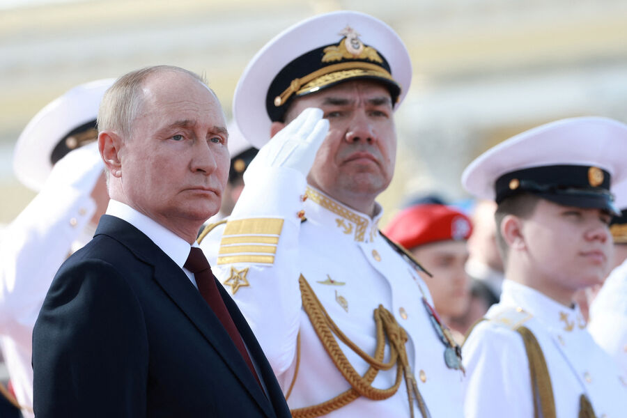 Песков: Путин наблюдал за учениями ВМФ и заслушал доклады командования