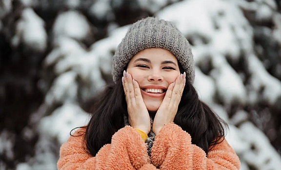 Косметолог Моисеенко назвала идеальное время для нанесения крема зимой