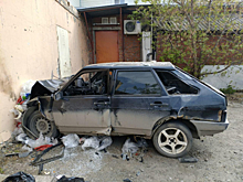 Водитель легковушки с несовершеннолетним пассажиром влетел в стену под Тюменью