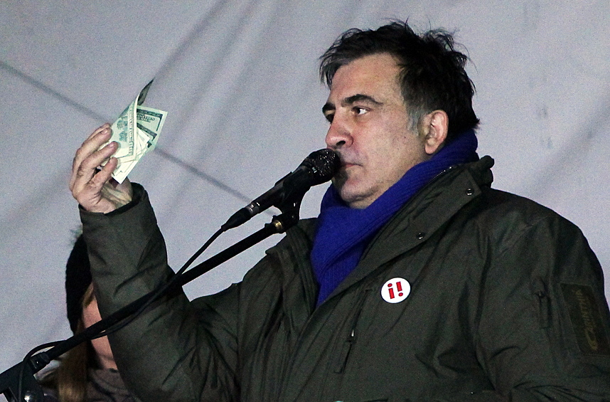 Лидер партии "Движение новых сил" Михаил Саакашвили во время митинга на площади Конституции возле Верховной рады Украины. 