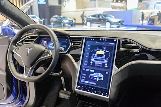 Tesla отзывает более 578 тыс. машин из-за проблем со звуковым оповещением пешеходов