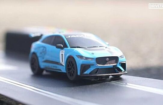 Jaguar устроили соревнования между I-Pace и его игрушечной версией