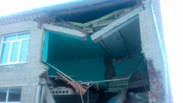 Стена школы обрушилась в Новосибирской области