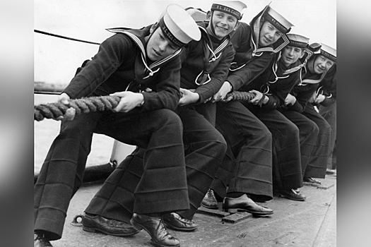 Коротко о том, почему моряки носили брюки клеш