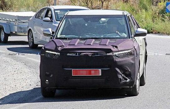 Обновленный SsangYong Tivoli пытается скрыться за камуфляжем