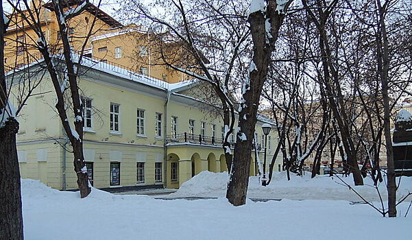 Тактильный макет монумента Николаю Гоголю установили в музее писателя