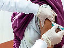 Медбрат в США заразился коронавирусом после прививки Pfizer