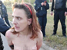 Голую женщину с головой ребенка задержали в Харькове