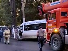 В Саратове 15 человек пострадали в ДТП с маршрутным такси