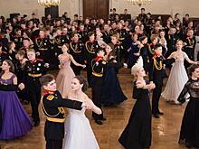 Кадеты Глазова попросили обучить их бальным танцам