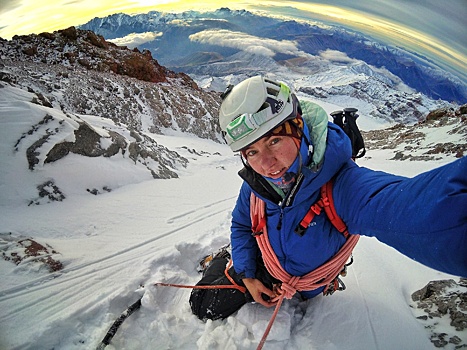 В горах Непала ищут упавшую в расщелину российскую альпинистку Оленёву