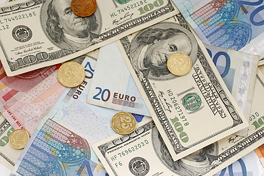 Евро и доллар на открытии торгов снижаются