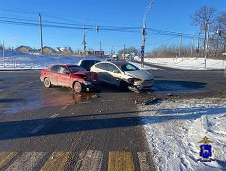 В Самаре Chevrolet протаранил Tesla