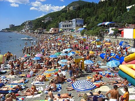 В 2021 году на территории Алушты функционировало 83 пляжа