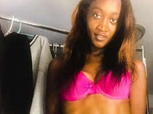 Муж напал с ножом и сверлом на модель Дабни и проткнул нос приемной дочери