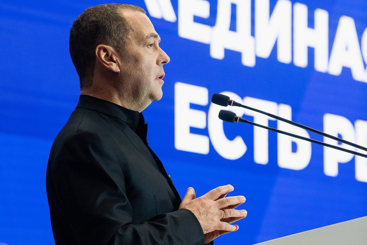 Медведев высказался о фантазерах, дурачках и ядерном апокалипсисе