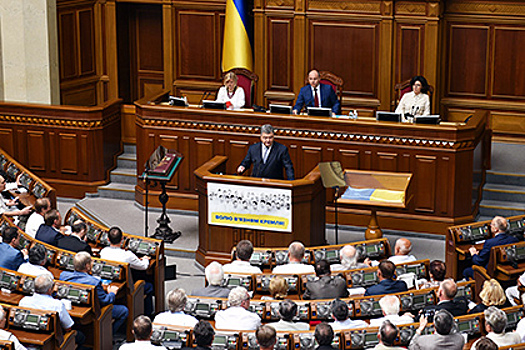 Порошенко попросили повесить всех украинских депутатов на аллее Славы