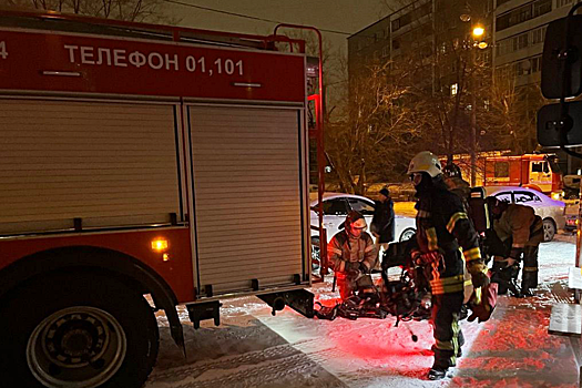 В Красноярске из-за ночного пожара в пятиэтажке эвакуировали более 50 человек