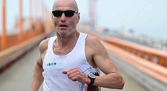 60-летний марафонец Строфилов: «Возрастные европейцы хорошо бегают потому, что бешено дорогая медицина. У нас же рассказывают, что можно съесть две таблетки арбидола и все пройдет»