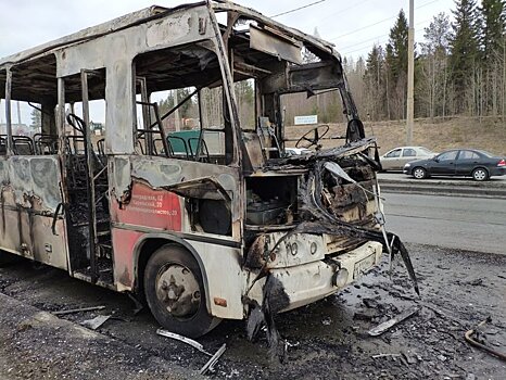 В Петрозаводске сгорел автобус. Водитель-девушка рассказала подробности