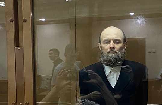 Мужчина, метнувший бутылку с бензином в автозак, получил 6 лет колонии