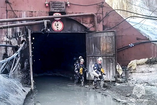 Спасатели считают, что заблокированные горняки находились на глубине 147 метров