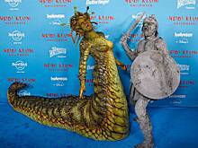 Ирина Шейк в образе порнозвезды, гладиатор Павел Дуров и Маколей Калкин в костюме унитаза. Чем удивляли звезды на Хеллоуин?