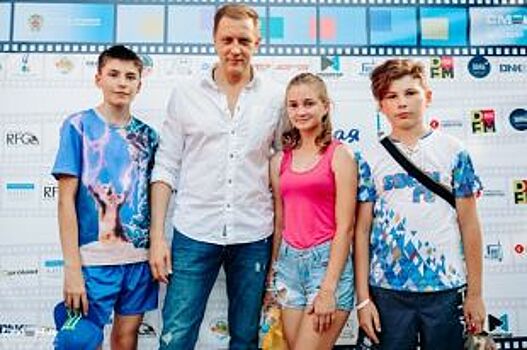 Актёры Сергей Горобченко и Александр Робак встретились со школьниками