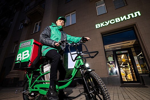 Курьерам ВкусВилла можно отдать на переработку макулатуру и пластик