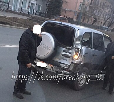 В Оренбурге на Терешковой автобус «догнал» «Ниву Шевроле»