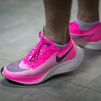 Эксперты объяснили, считаются ли кроссовки Nike Vaporfly на соревнованиях допингом