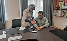 Глава Елабужского района РТ сделал прививку от коронавируса и передал эстафету своему заместителю